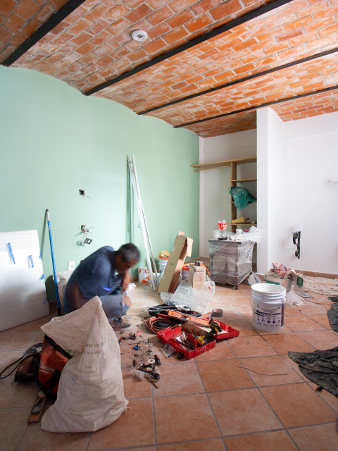 Remodelación de habitaciones en hotel en Puerto Vallarta, trabajos de acabados, pintura e instalaciones