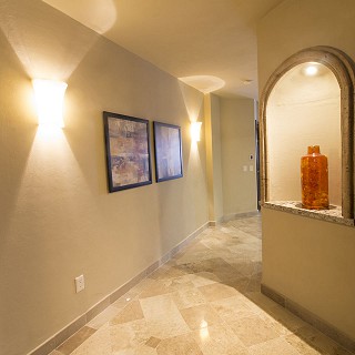 Aplicación de pasta texturizada y pintura. Instalación de piso. Fabricación de luminarias.