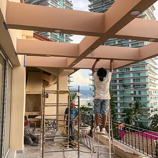 proceso-lambrin-y-preparacion-de-superficie-para-acabado-tipo-madera-en-pergola
