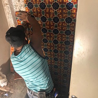Colocación de cerámico talavera en baño